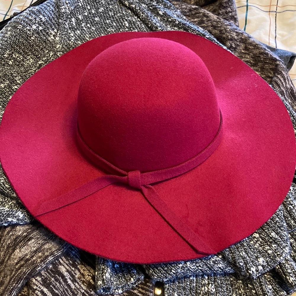 Red suede wide hat